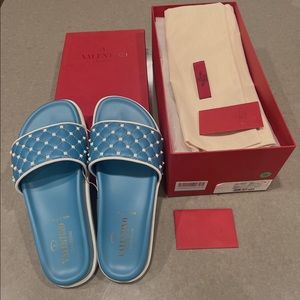 VALENTINO GARAVANI
Free Leather Rockstud Quilted Slide size 6